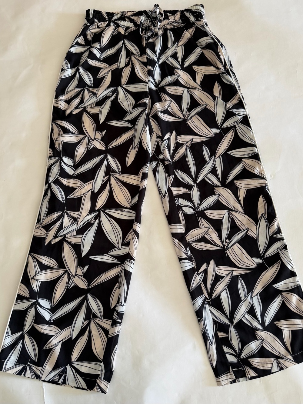 Beulah Black and White Leaf-Print Wide-Leg Drawstring Elastic Waistband Pants